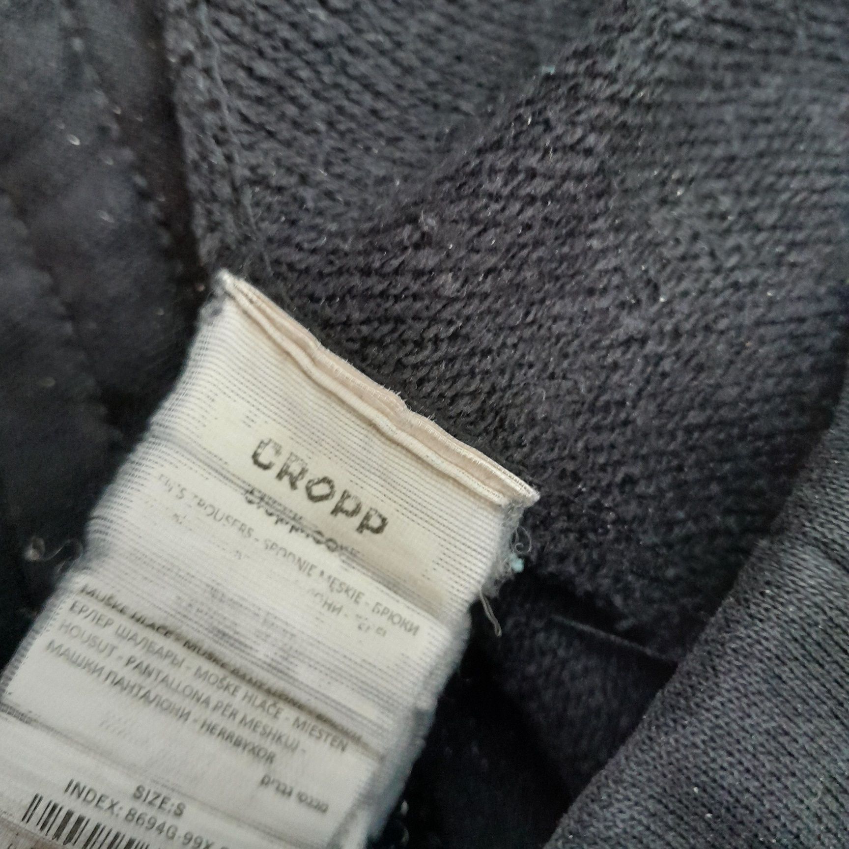 Czarne dresowe joggery Cropp regular rozm. S