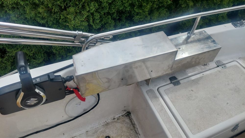 Łódź kabinowa z wózkiem