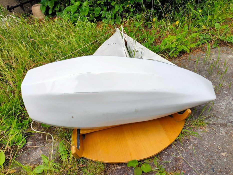 Kolekcjonerski efektowny model żaglówki MAK 770 z okresu PRL.