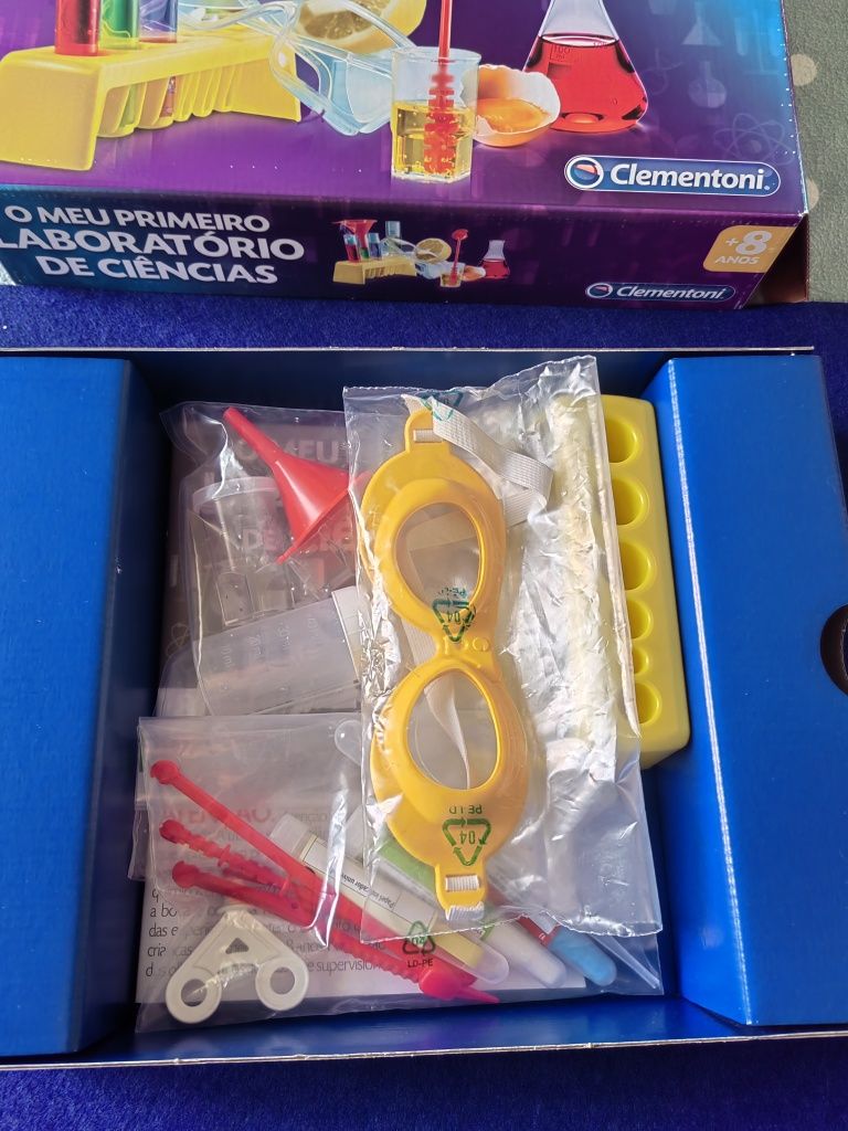 O meu primeiro laboratório de ciências da Clementoni +8 anos