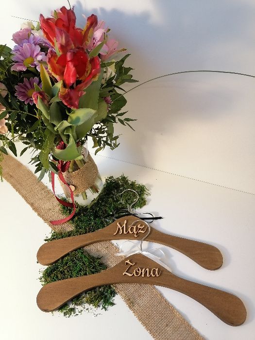 Rustykalne wieszaki ślubne - Żona i Mąż, satynowa wstążka