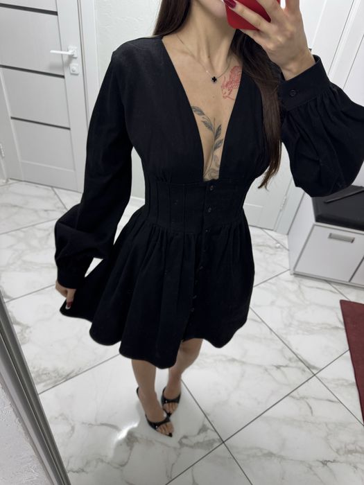 Сукня з пишною спідницею