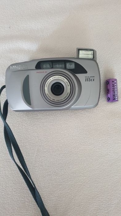 Máquina fotográfica de rolo MINOLTA RIVA 115EX