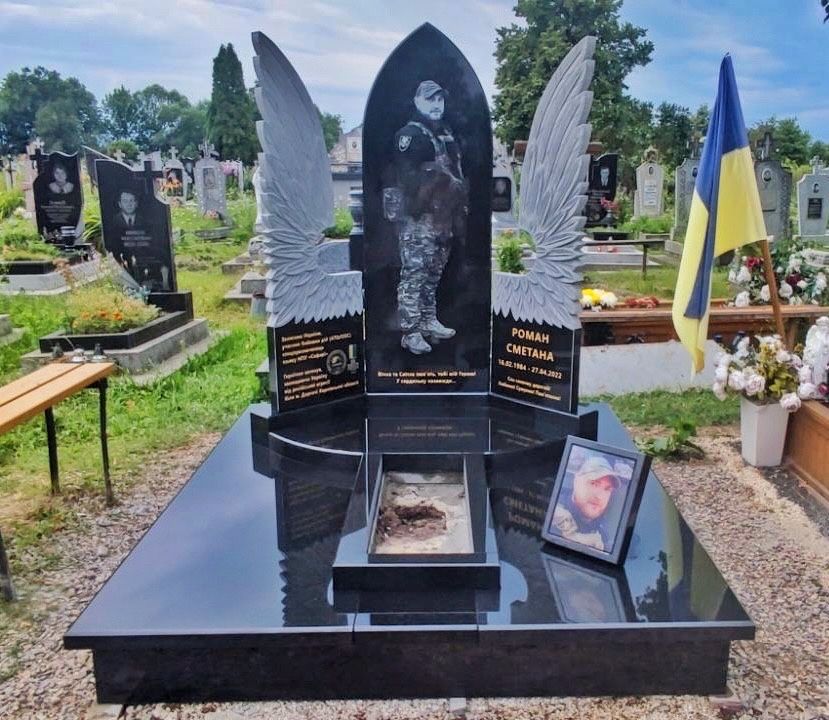 Воєнні памʼятники, памʼятники військовим, граніт/ мармур
