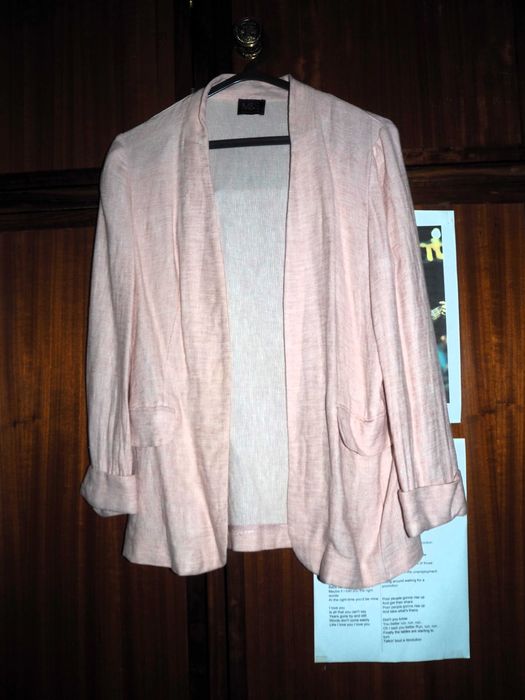 Casaco de linho rosa pastel