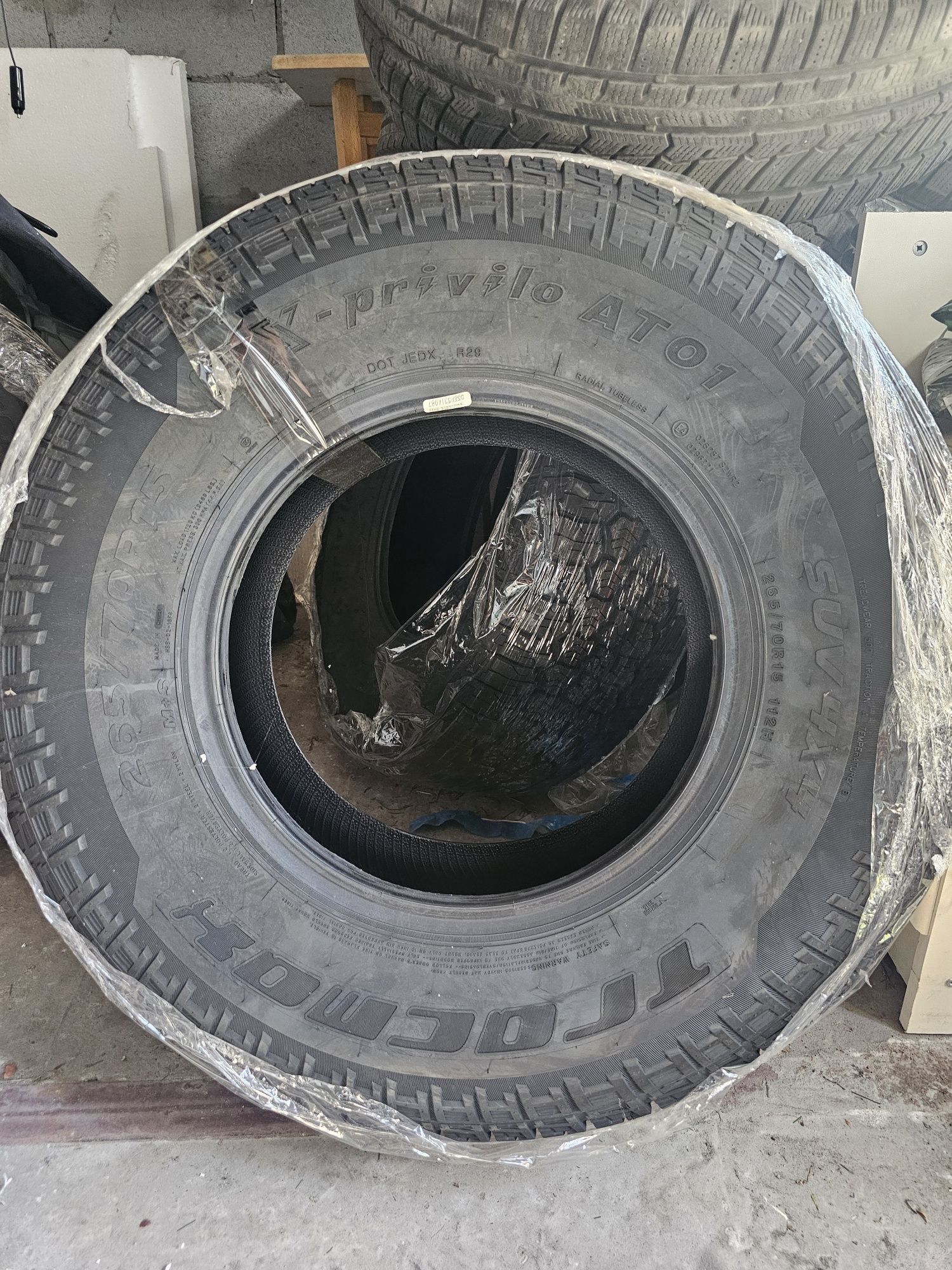 Tracmax X-Privilo AT01 265/70 R15