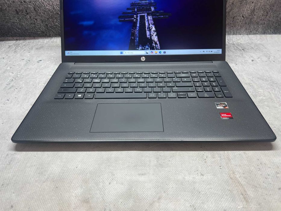 HP Pavilion 17 / Ryzen3 5300u / 16GB DDR4 / 256SSD / 17.3 HD+ / W11