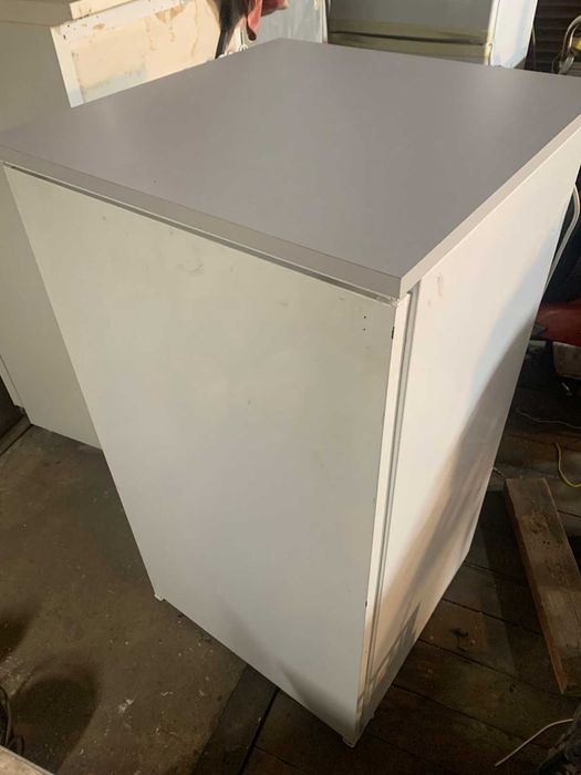 холодильник невеликий