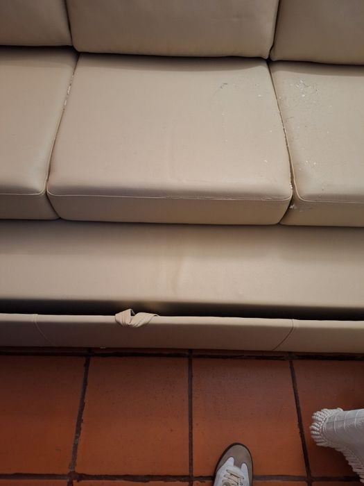 Sofá cama em pele sintética