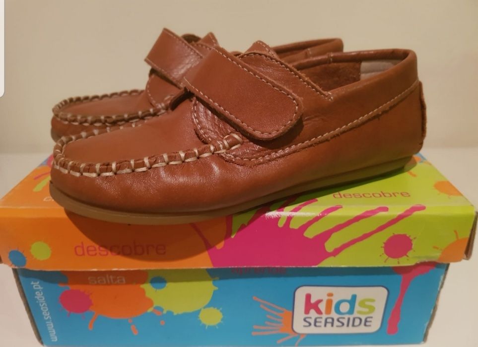 Sapatos com tira velcro camel