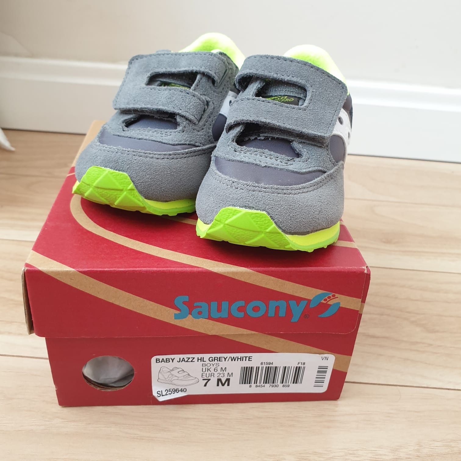 Śliczne buciki Saucony 23