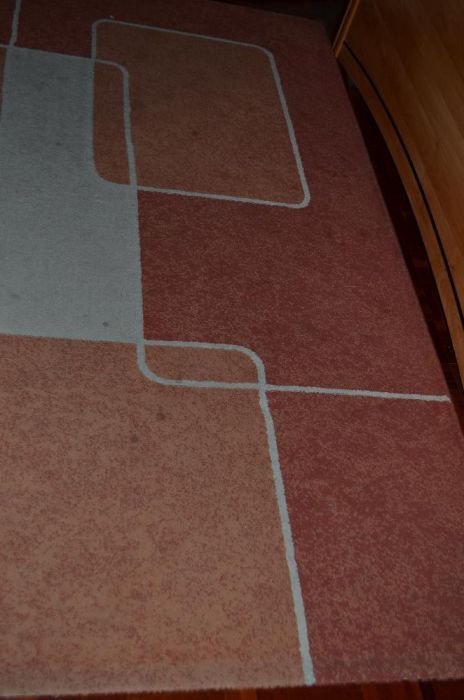 tapete laranja e bege