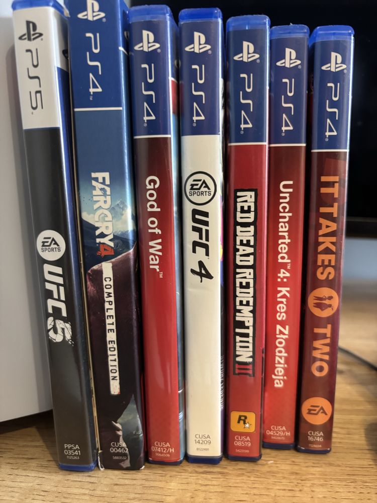 PS5 z napedem i grami