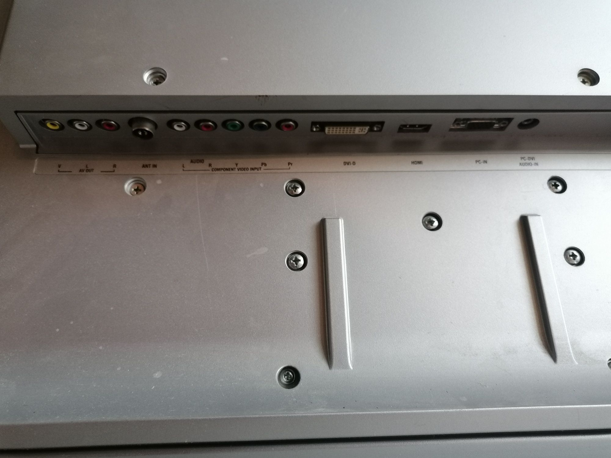 Telewizor GRUNDIG Lenaro 32 LXW 82-8620 Dolby 50Hz