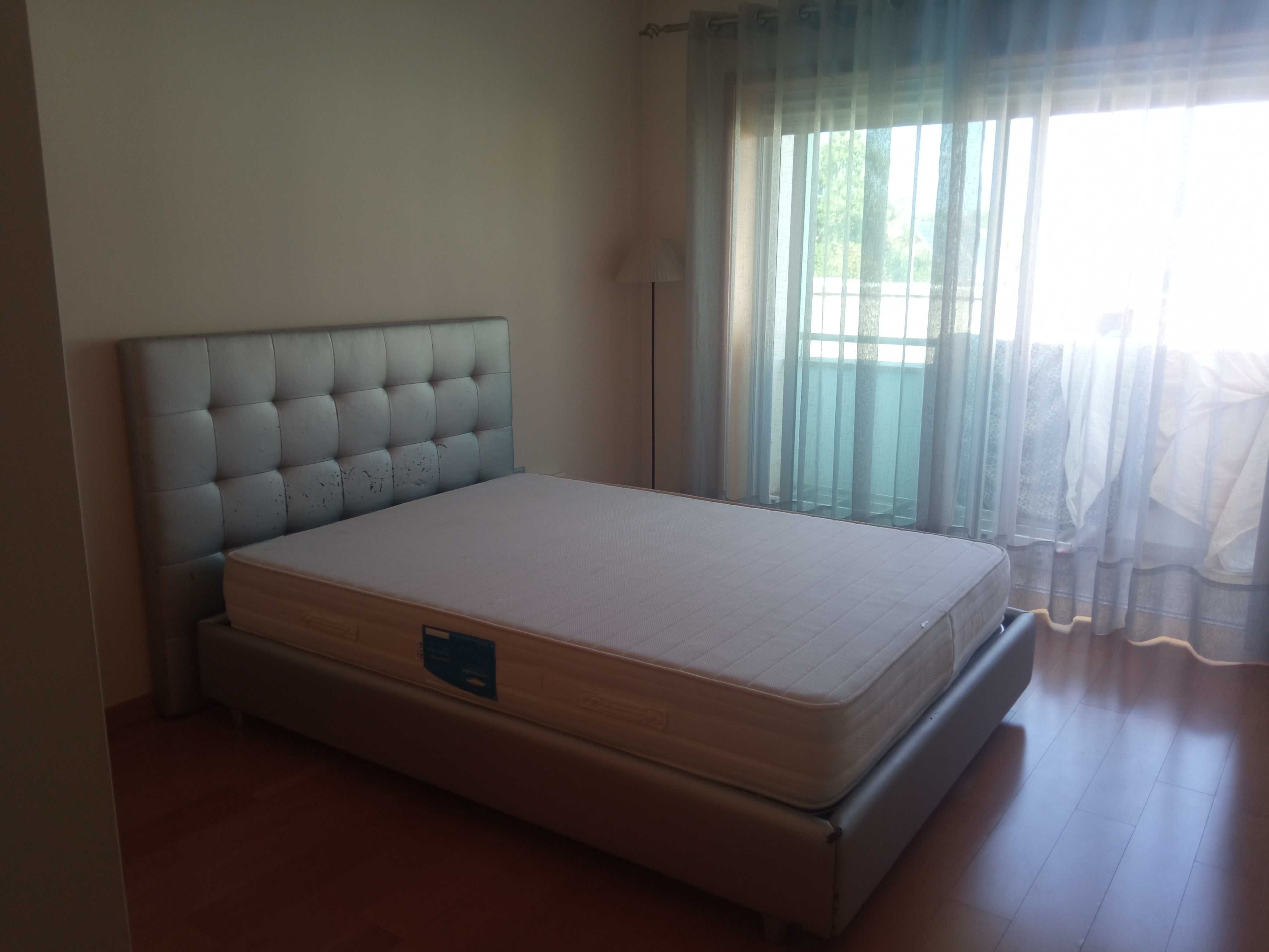Cama de casal com colchão