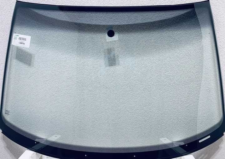 VW Passat B5 / szyba przednia czołowa Nowa /  Montaż