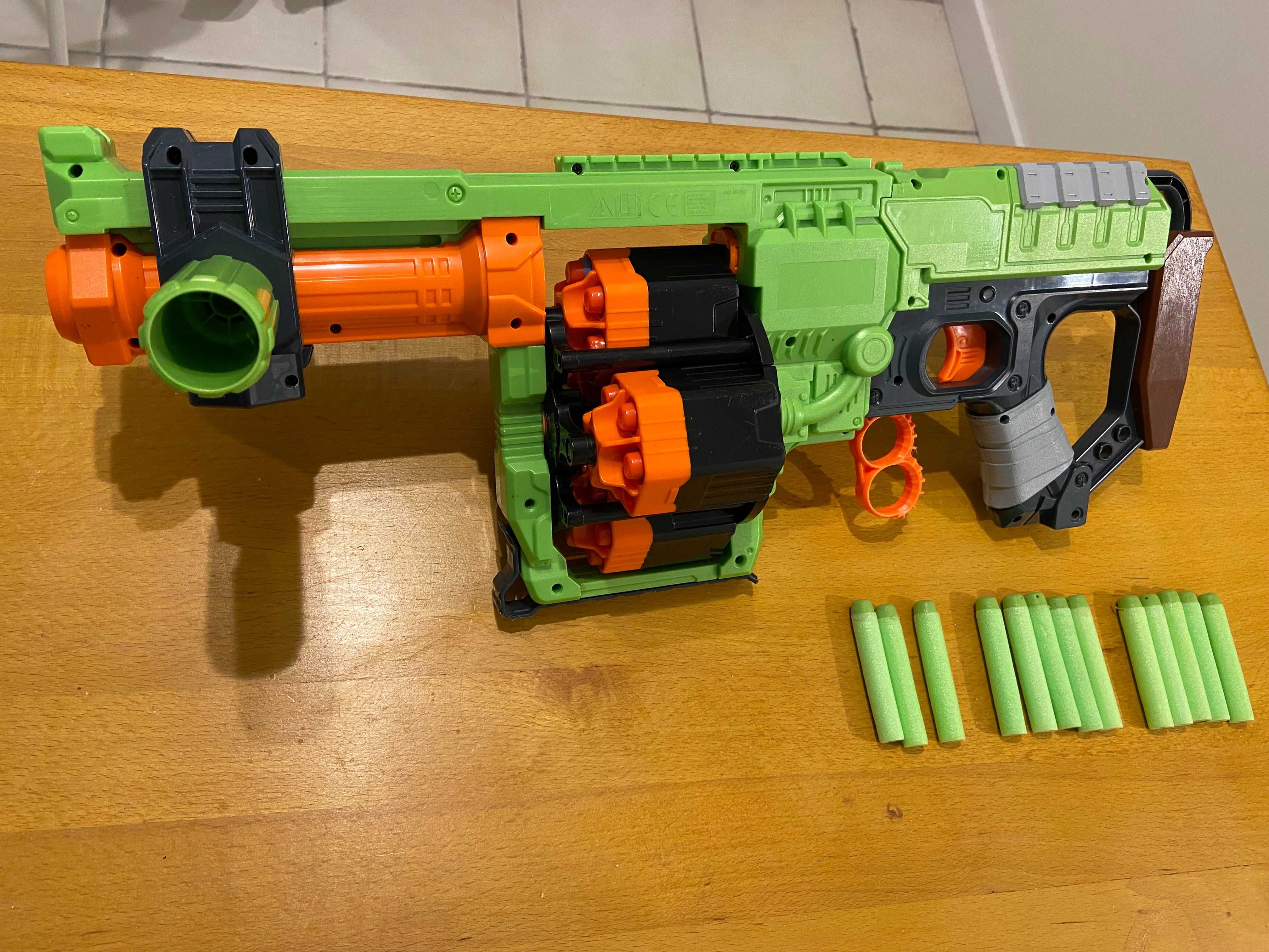NERF Zombie Strike Doominator + 36 strzałek