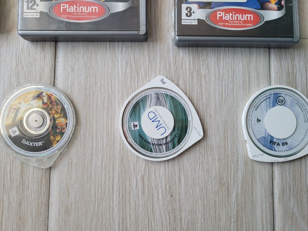Zestaw 7szt gier na konsole PSP Pegi 16/12/3+ mix Tekken FIFA 09