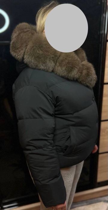 Продам пуховик з натуральним хутром