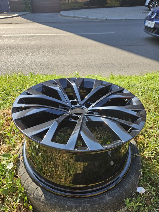 Оригінальні диски VW Touareg Tiguan 18" полка 8 5x112 ет25 760601025T