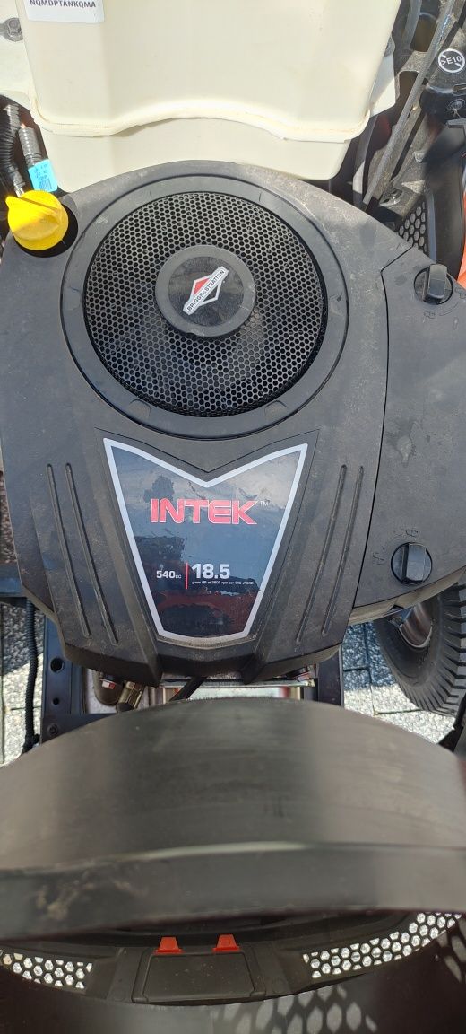 Kosiarka Traktorek Husqvarna YTH 18542 Silnik 18 koni szerkość 107cm 2