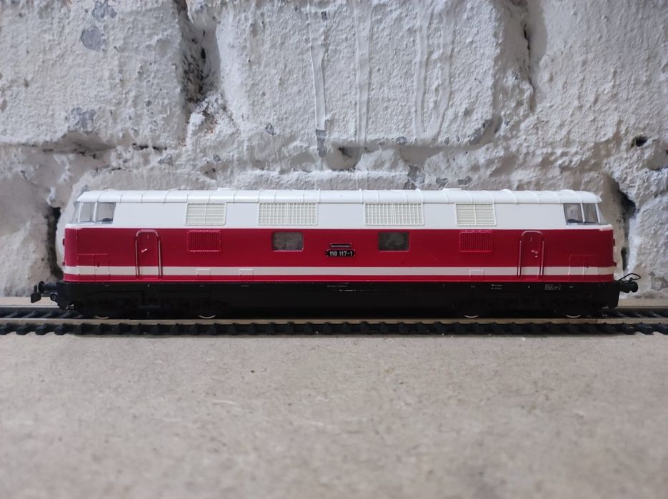 Lokomotywa kolekcjonerska diesel Piko H0  BR 118  sprawna czteroosiowa