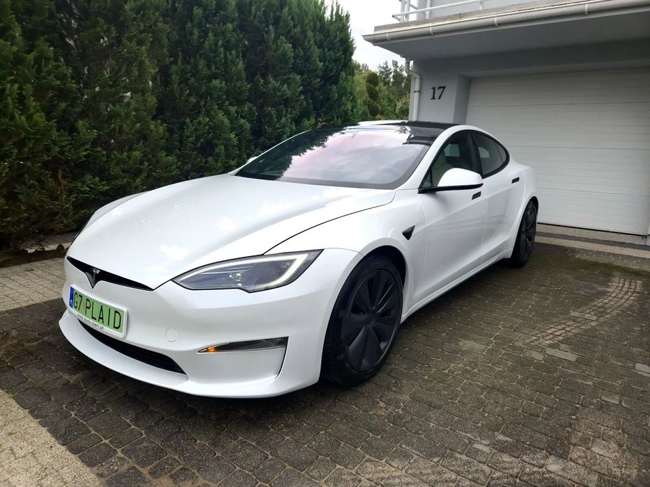 Tesla Model S 685KM 4x4 tylko4600km pneumatyka panorama full autopilot summon FV23%