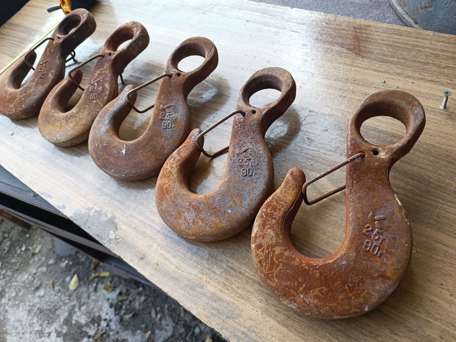 Крюк чалочный для тали, лебедки 2,5 т