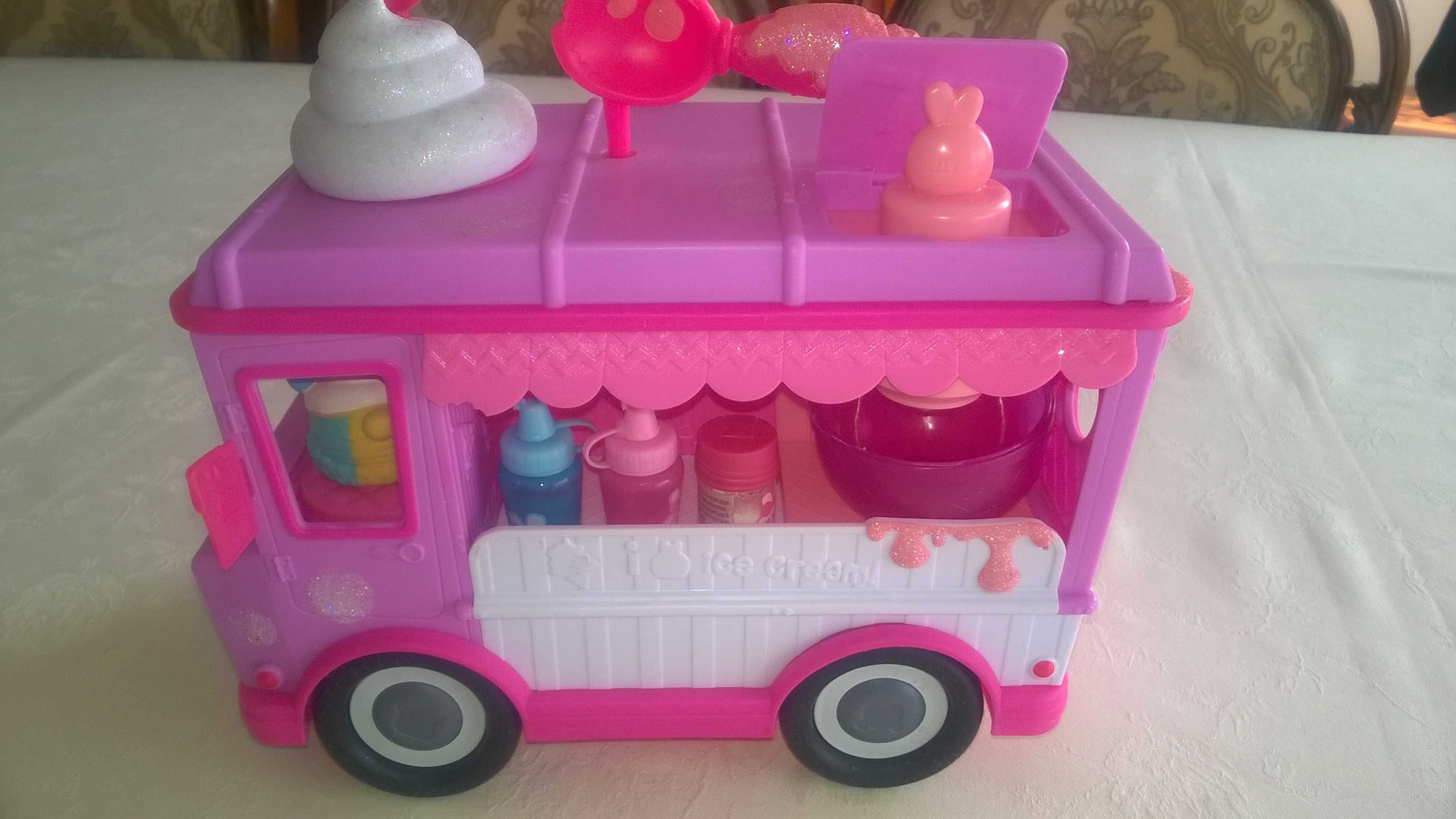 num noms autobus samochód lodziarnia i książeczki