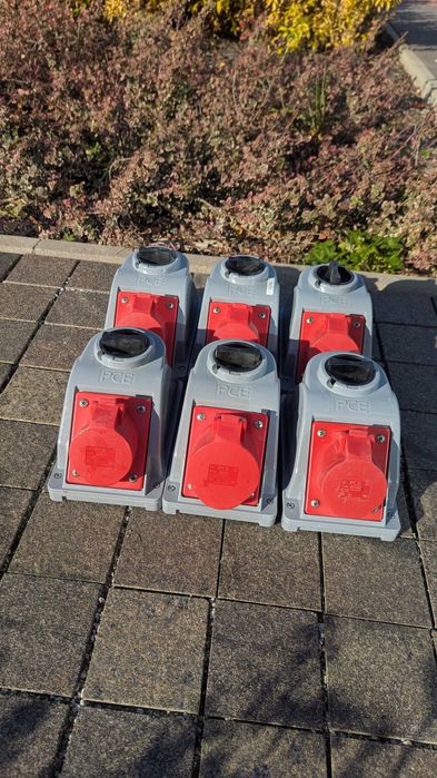 Gniazdo stałe z wyłącznikiem