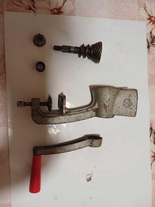 Мельница советских времен. Для кофе, мака, перца и других специй.