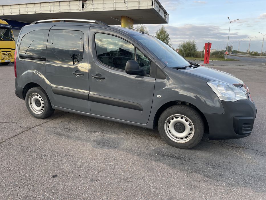 ч Peugeot Partner 2017 року випуску пасажир