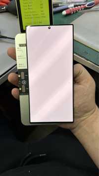 Дисплей на Samsung S23 ultra з дефектом
