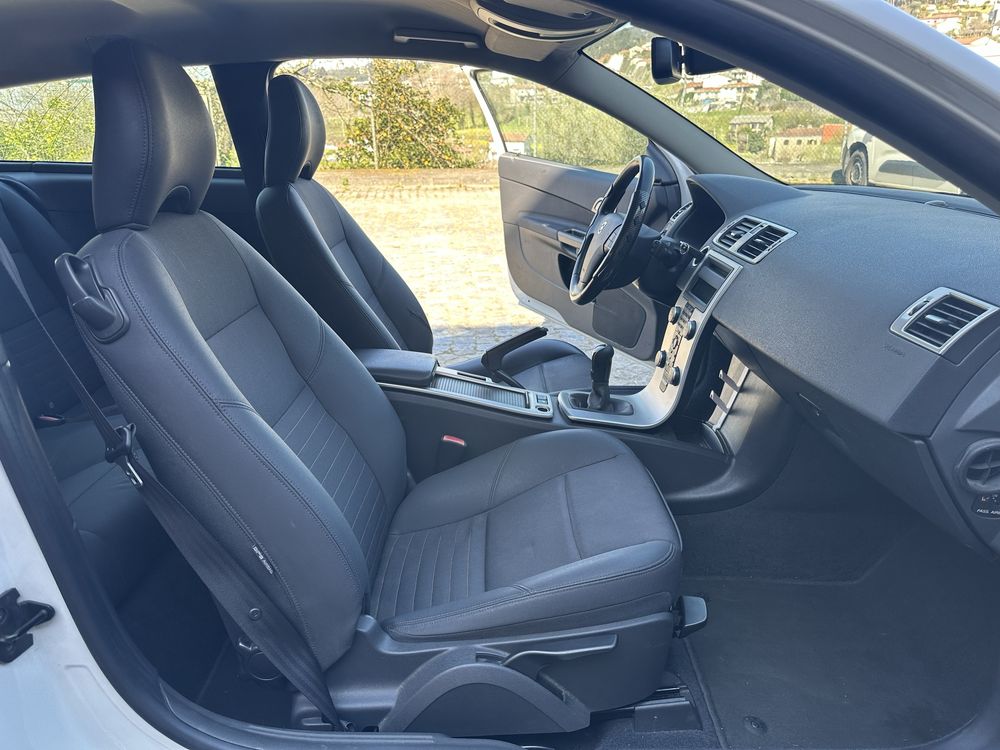 Volvo C30 ,1600diesel,motor PSA,muito fiavel. Ano2010