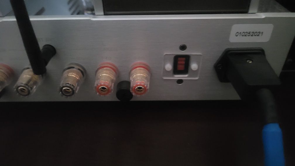 Wzmacniacz lampowy Yaqin MC100 c +audiofilski kabel zasilający.
