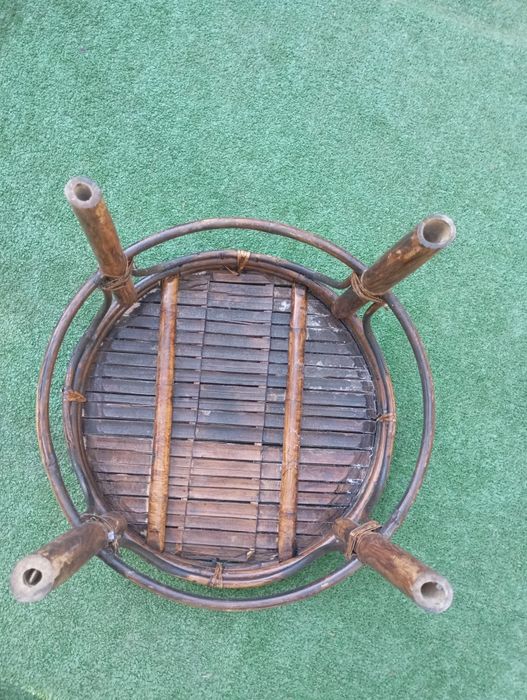 Mały bambusowy/rattanowy kwietnik, stołeczek