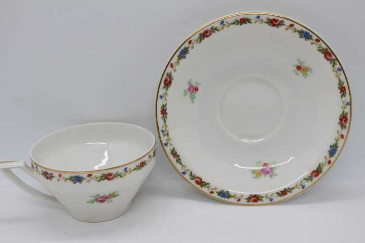 Chávena Chá Hexagonal Vista Alegre Friso Floral e Ouro 1947