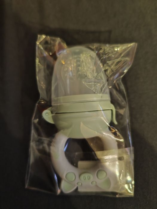 Gryzak do podawania pokarmu MilaBaby plastik odcienie zieleni