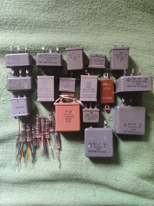 Конденсатор разной ёмкости идеальные и другие детали