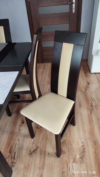 Zestaw 6 krzeseł drewnianych do salonu
