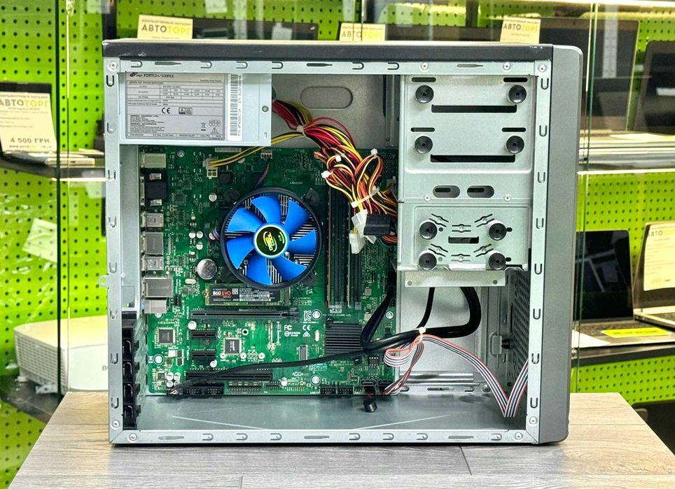 Офісний надійний ПК  FUJITSU Esprimo / DDR4 16Gb / Core i3-6100