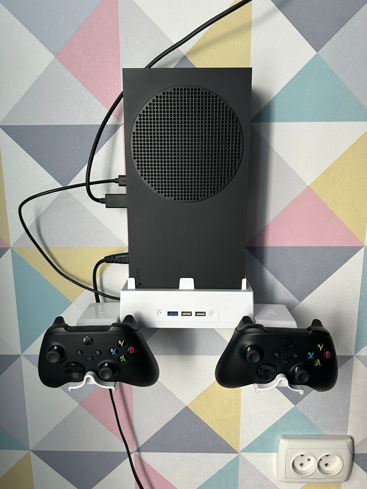 Xbox Series S 1 ТБ | 2 геймпади | Підставка з підсвіткою та кулерами