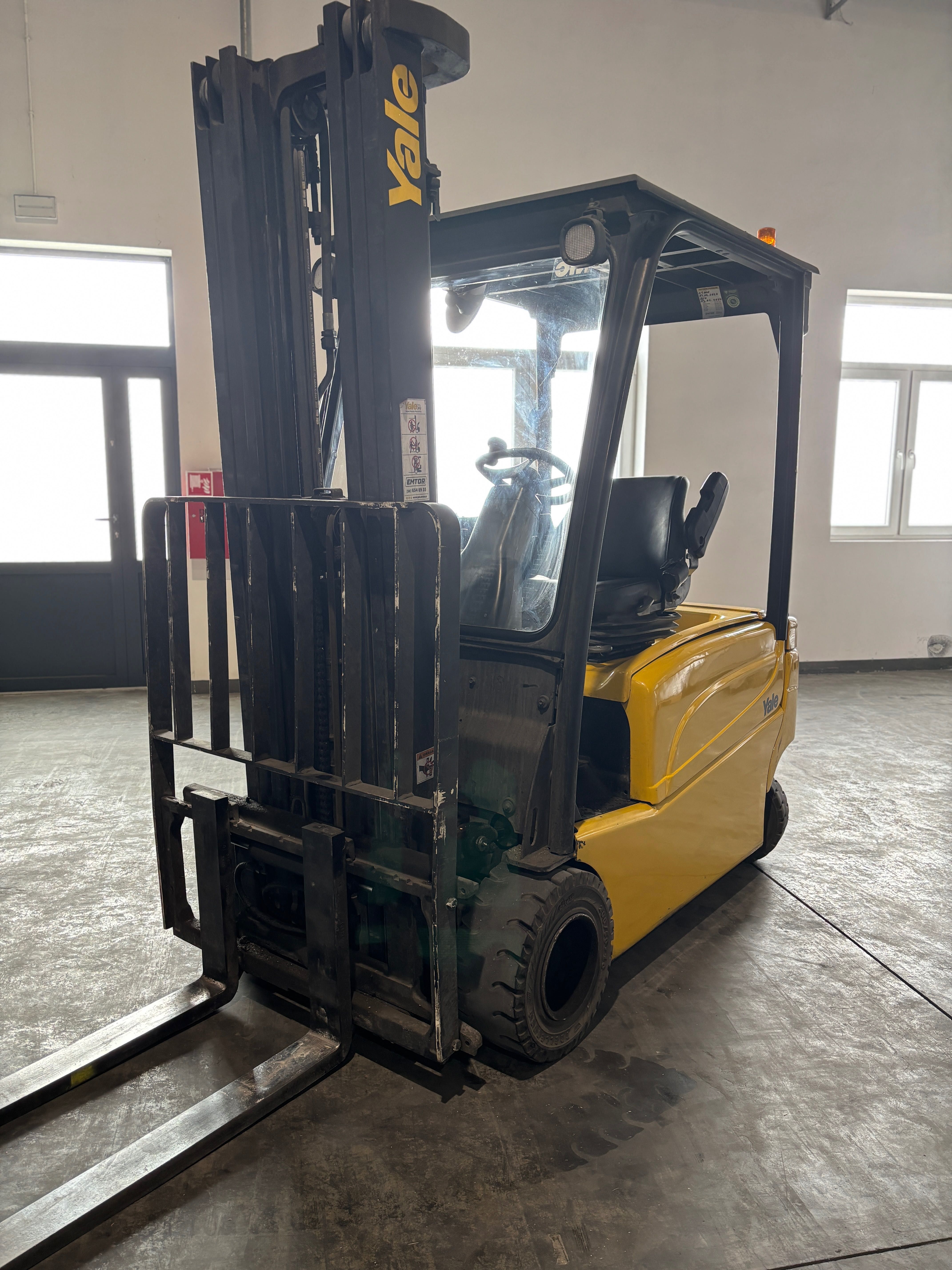 Yale ERP20 VF elektryczny wózek widłowy, Triplex, Bardzo dobry stan