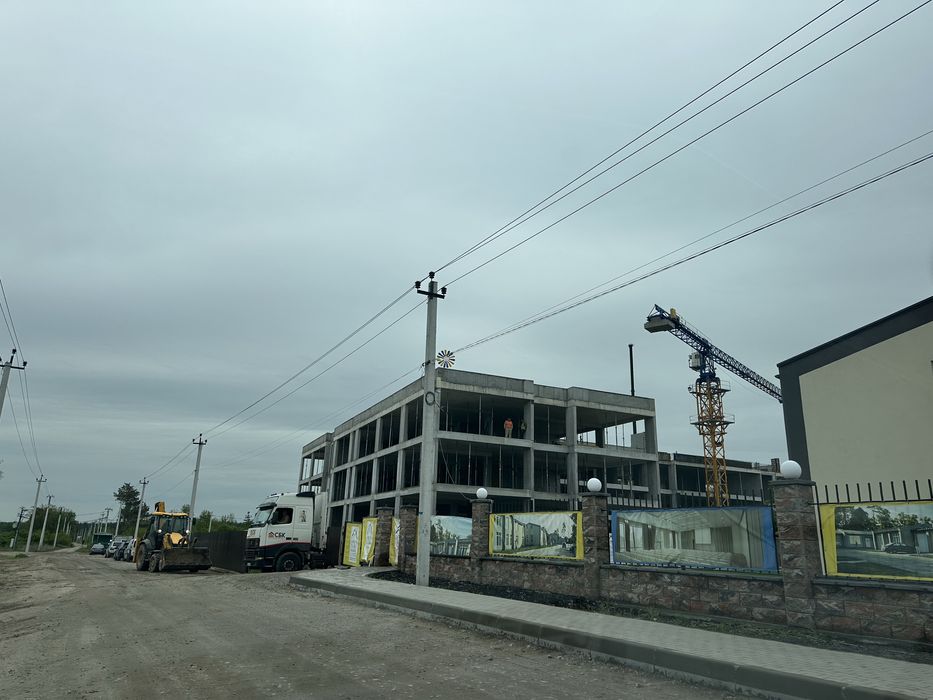 0,30 га (містечко Hensen) фасад 126 м , 300м до школи і до асфальту