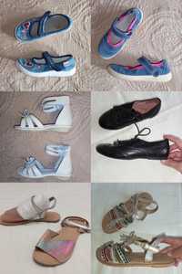 Обувь для девочек. Размер разный.