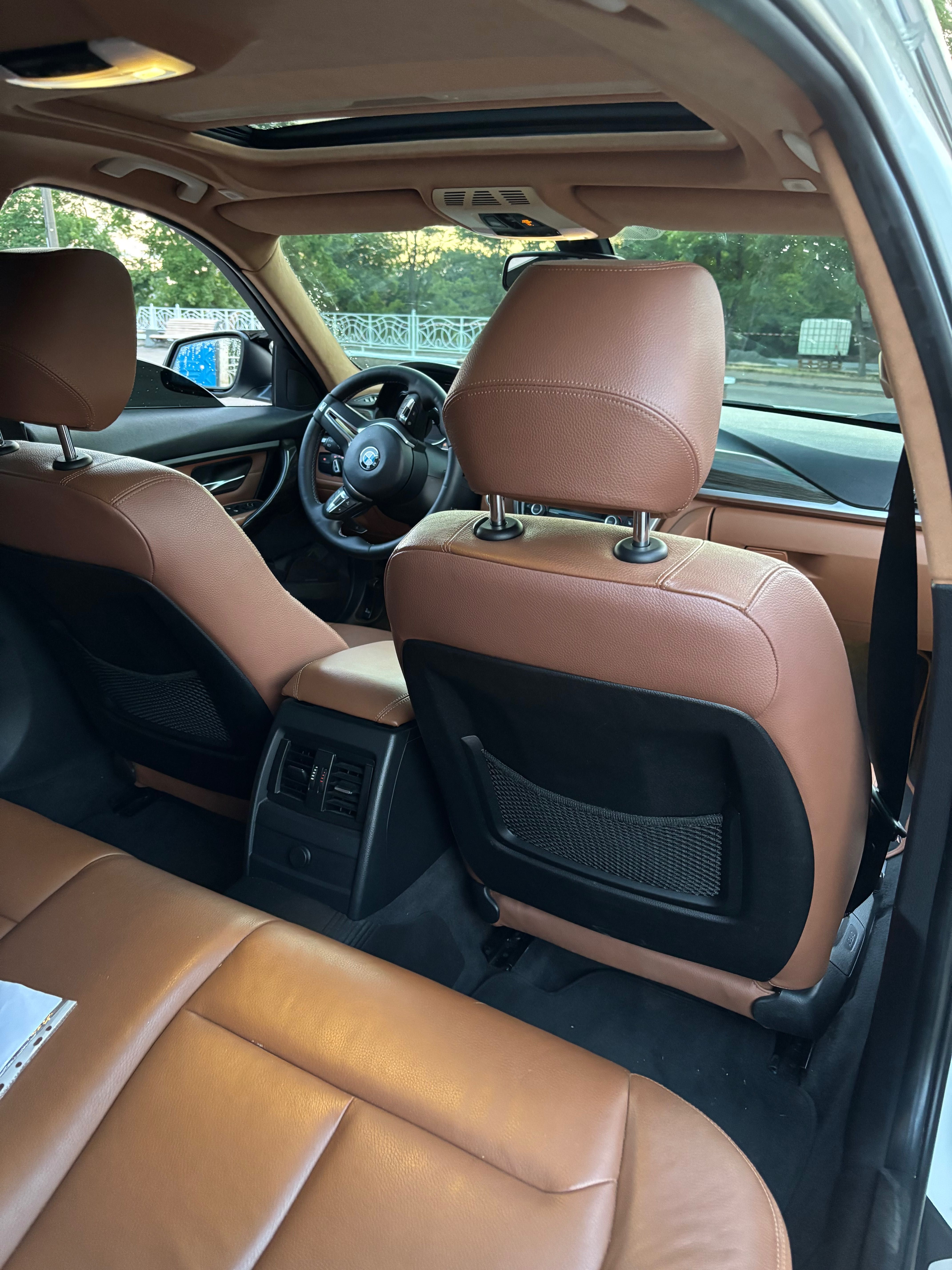 Автомобіль BMW 328i