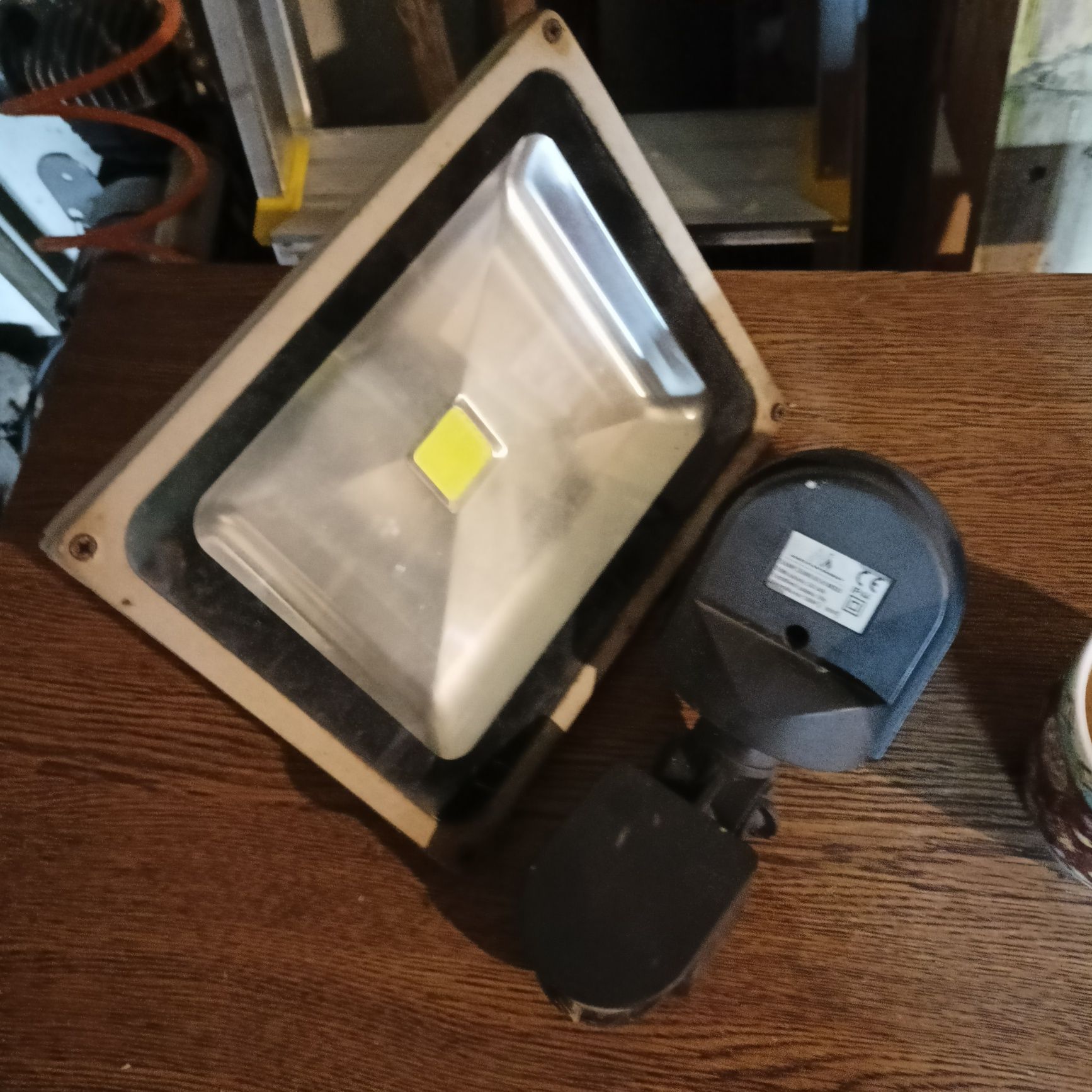 Lampa zewnętrzna LED IP 44 czujnik ruchu