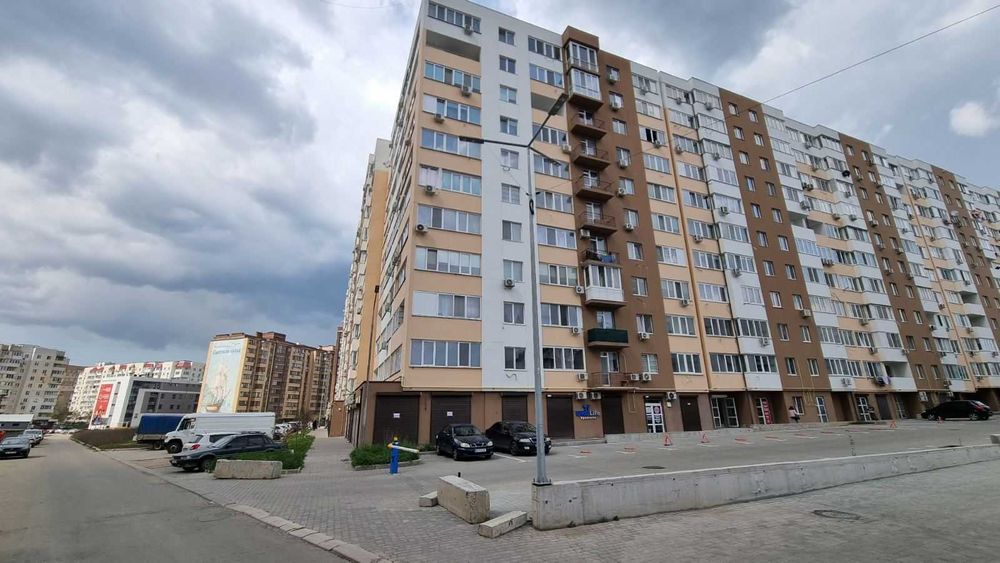 Продам кладовку на этаже. Сахарова 9. Для хранения вещей.