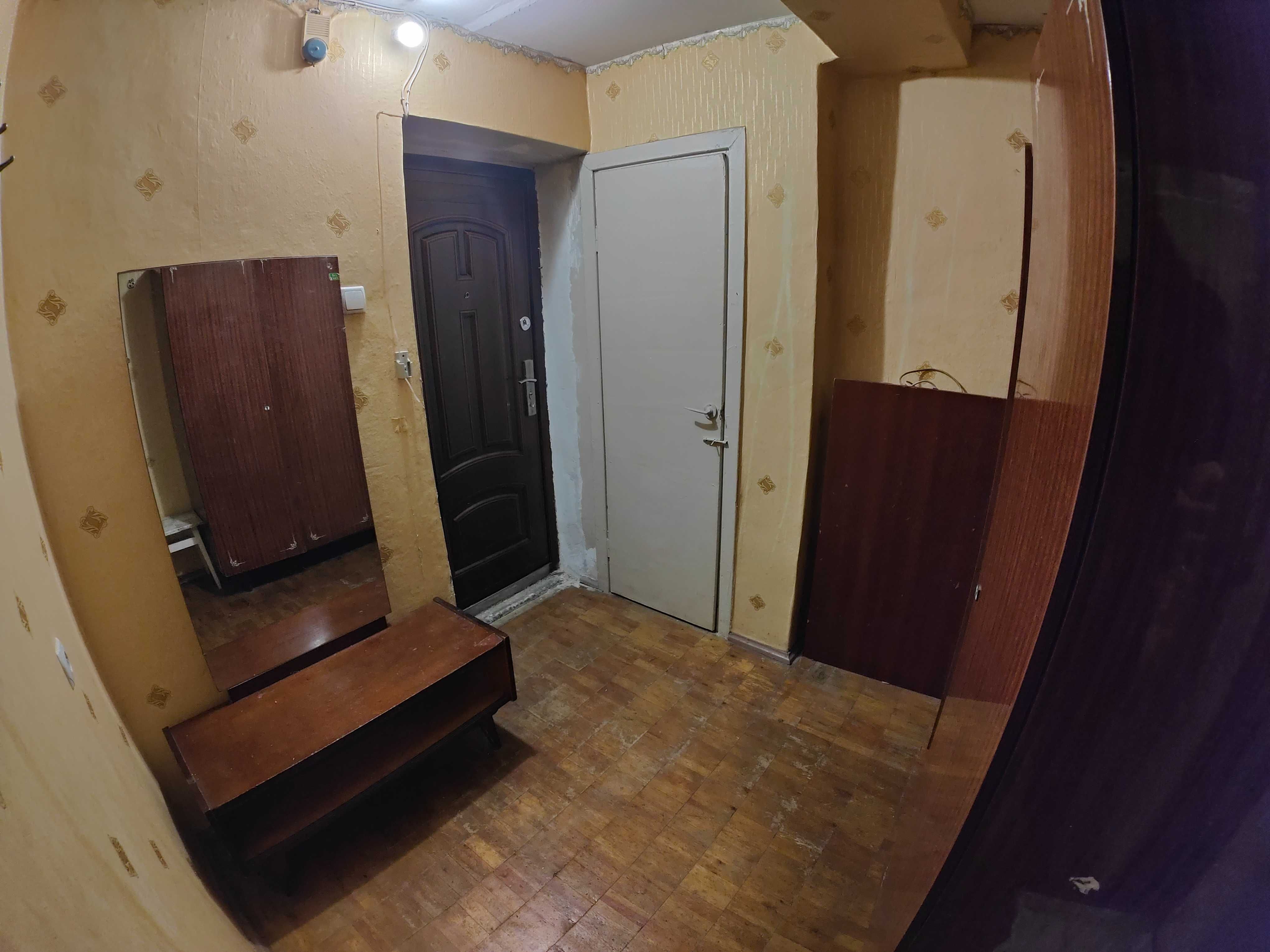 Здається 1-кварт по вул. Р. Скалецкого, в р-ні Св.масиву, читайте опис