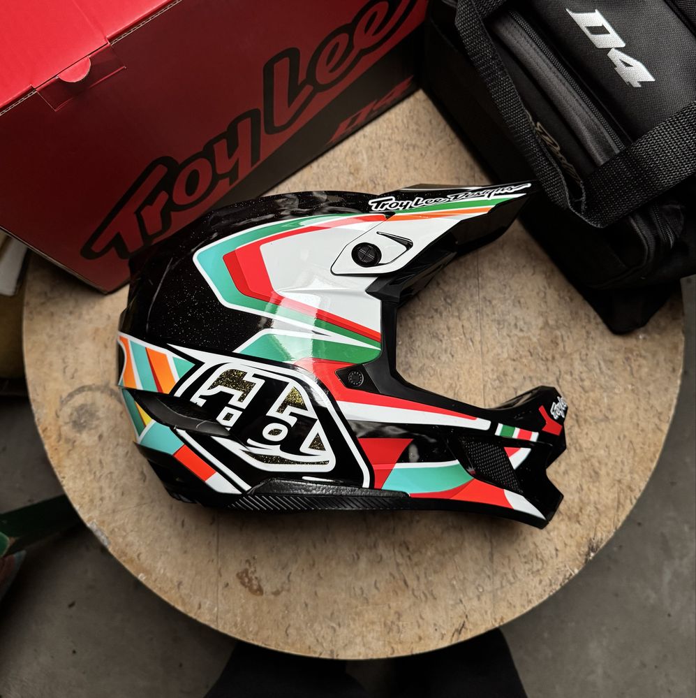 *NOWY* Kask Troy Lee Designs D4 Carbon Frames S lub M lub L XL Mips